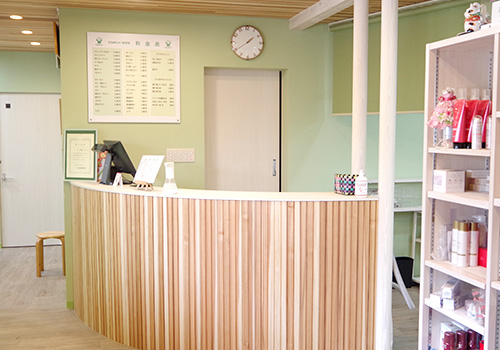 木のぬくもり溢れる落ち着ける店